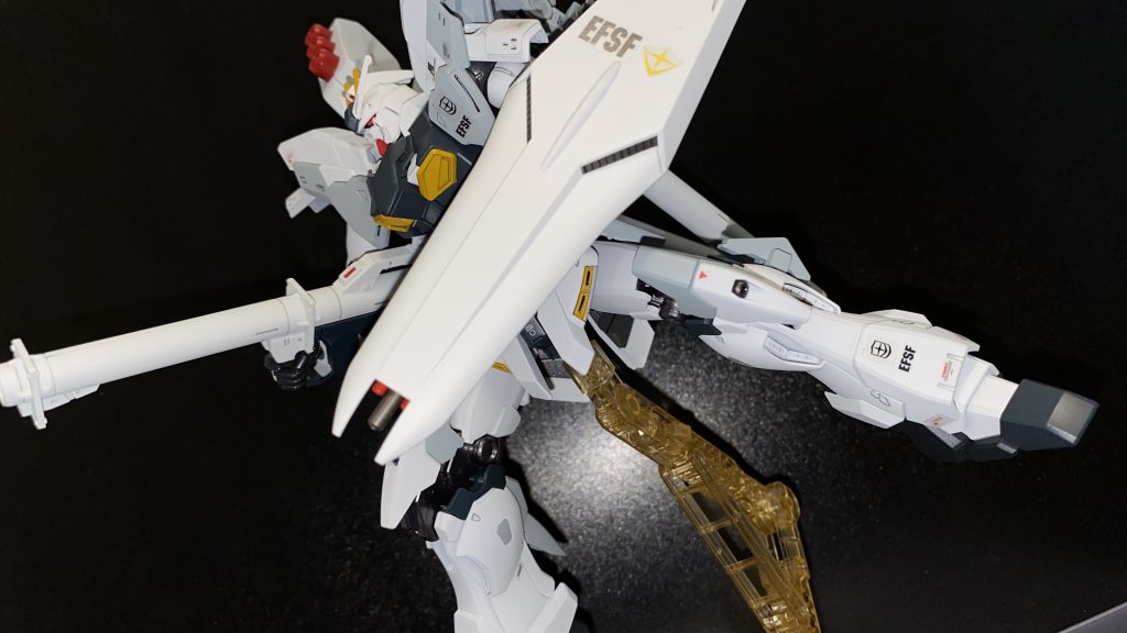 例によって今回もフラッシュを多用する。目力は大事。