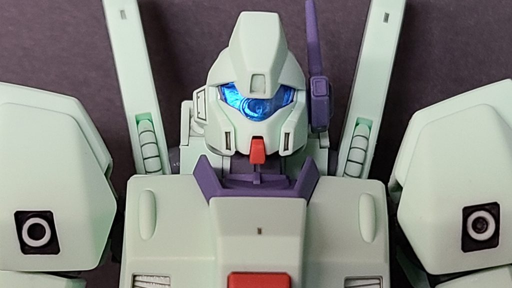 センサー内部のパーツをシルバーで塗装しています使用したのはガンダムマーカーのシャインシルバーです内部が少し光って見えるのでお気に入りです