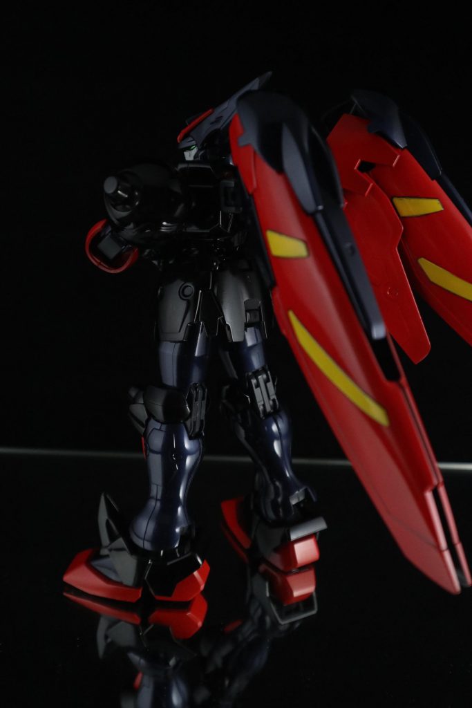 腕組み難しい。色どうするかかなり迷いました。旧キットみたいな黒一色かTV版にするかで。結局クリアブラックと、調色して作ったクリアネイビーのキャンディツートンにしました。