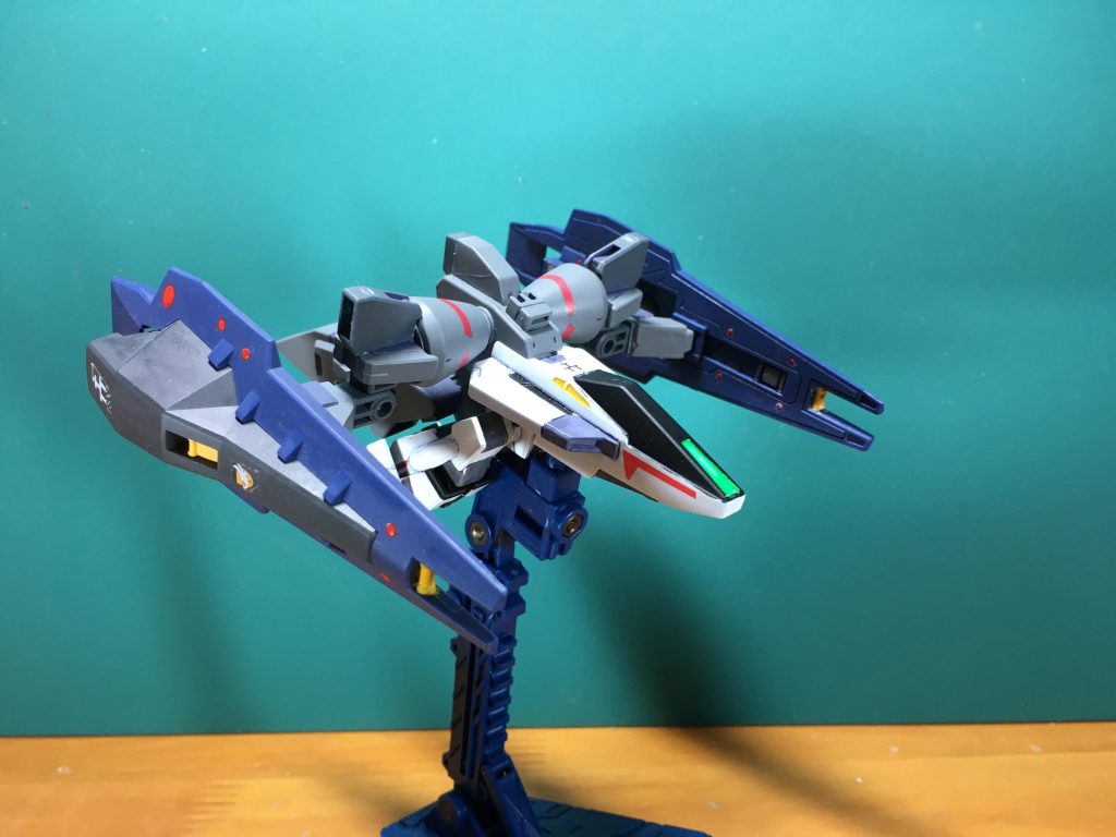 機動力向上に特化したシールド・ブースター装備。