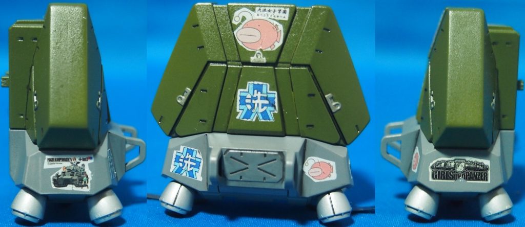 パラシュート・パックにも、色々マーキングが貼ってあります。