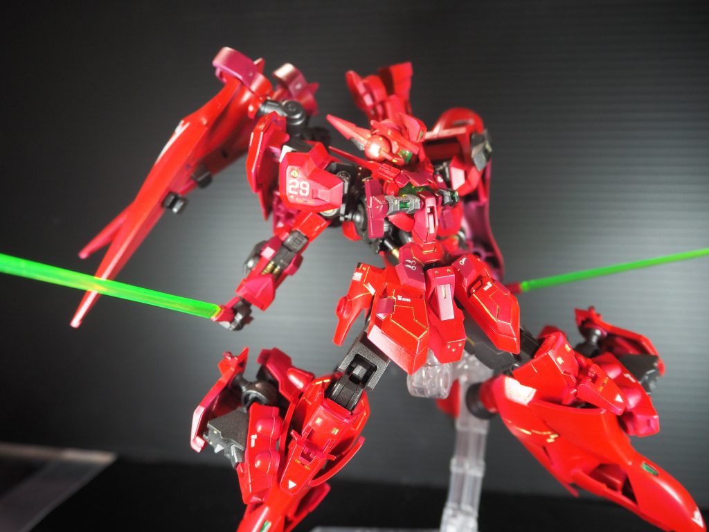 脚部にGNサーベルを装備以上で機体と装備の紹介になります!