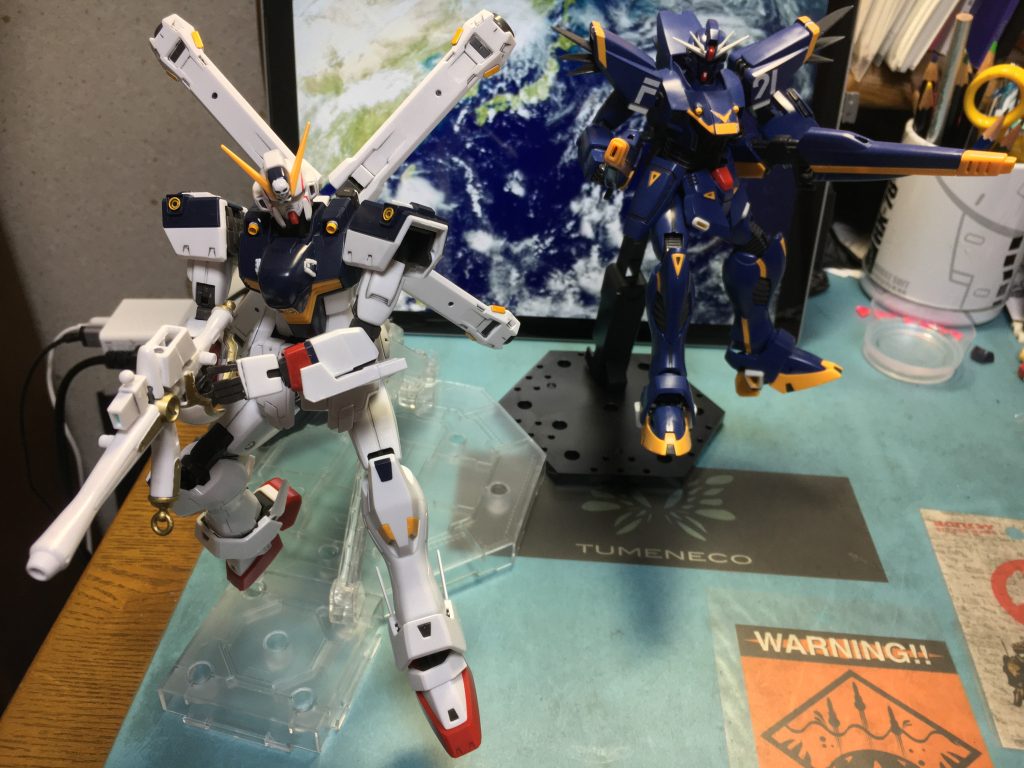 ハリソンF91と新装版3、4巻表紙風にハリソンとの戦闘は、長谷川先生の演出によって、めちゃくちゃ躍動感のある戦いになっていて、クロスボーンシリーズを通してトップクラスに好きな戦闘シーンです。