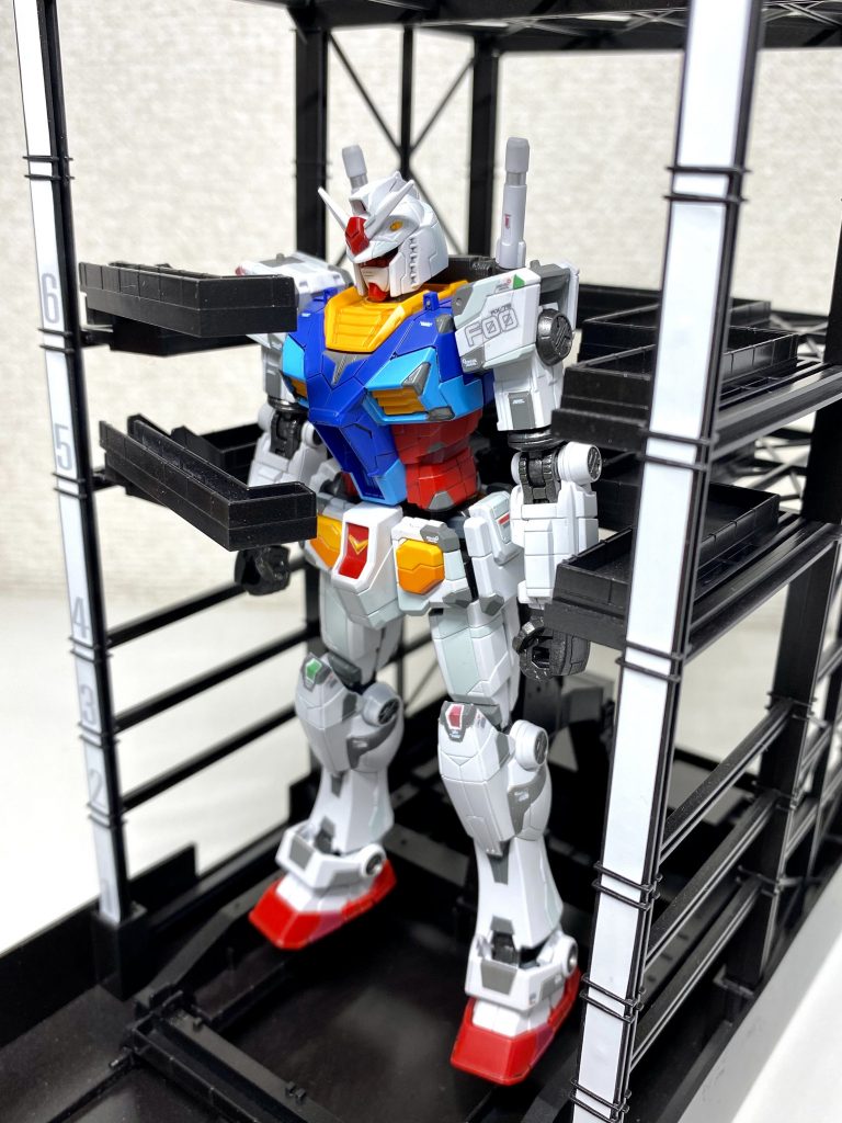 HGの台座は前後に動くので色々とアクションを楽しめます