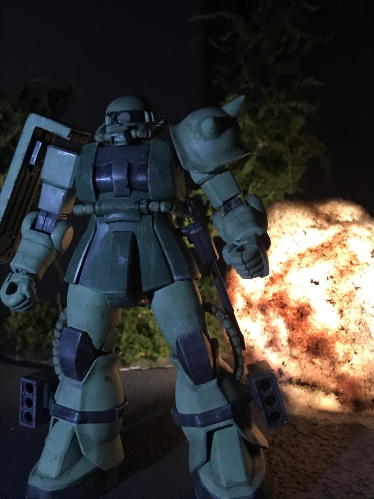 マイブームの爆発エフェクト100均の綿とライトで作ってます