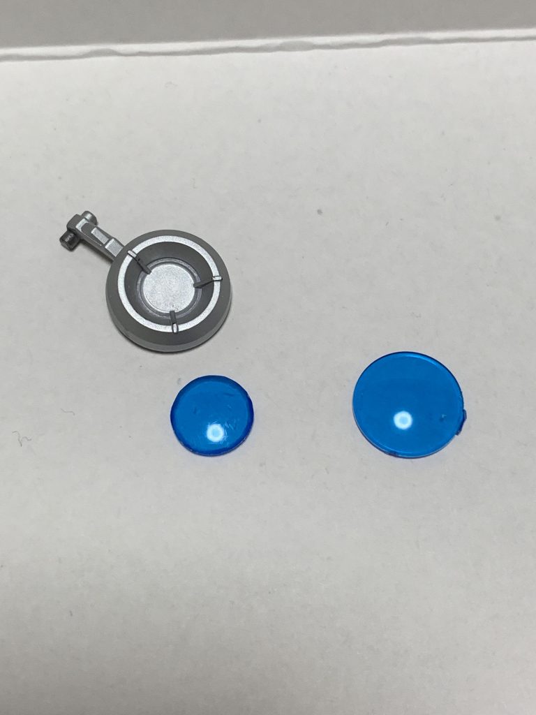 HGシアクアンタの余剰パーツ(右)と加工後(左)です。