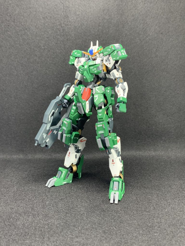 ガンダム サバーニャ第1形態軽装備の第1形態は主に地上戦仕様になります。