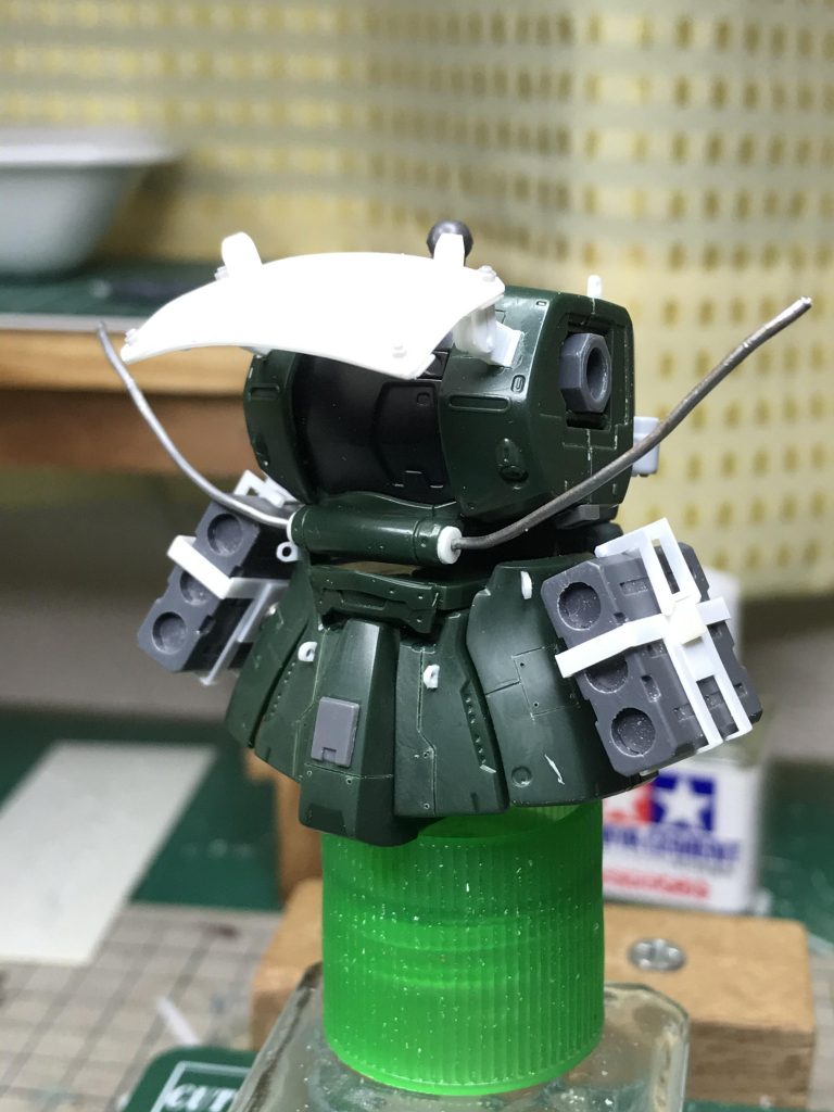 プラ板の前面装甲とマガジンラック