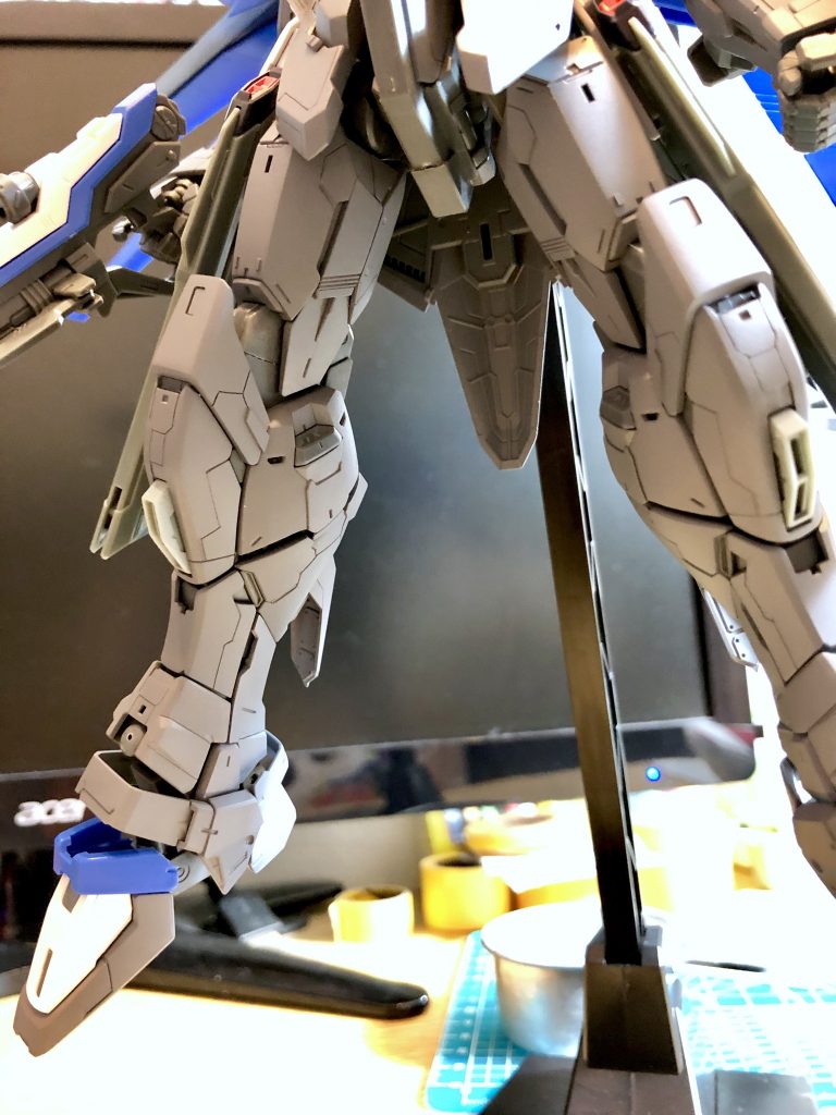 足は結構分割してますね。