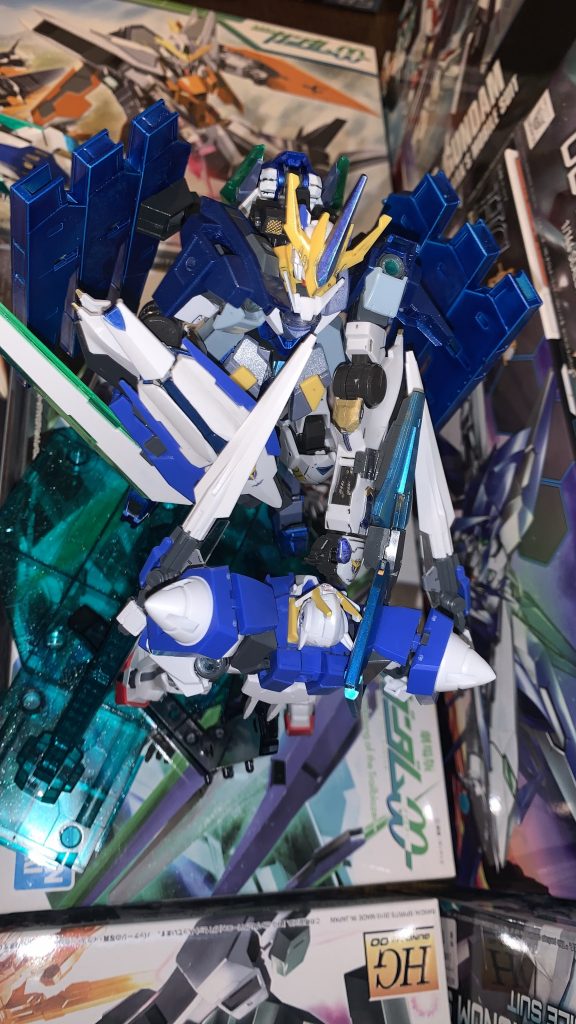 キュリオスのGNシールドを左手に装備。