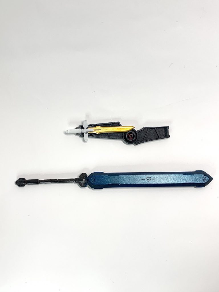 近接武装。鬼に金棒ということでソードメイス、バリキュリアブレードは短くして短剣風に。 