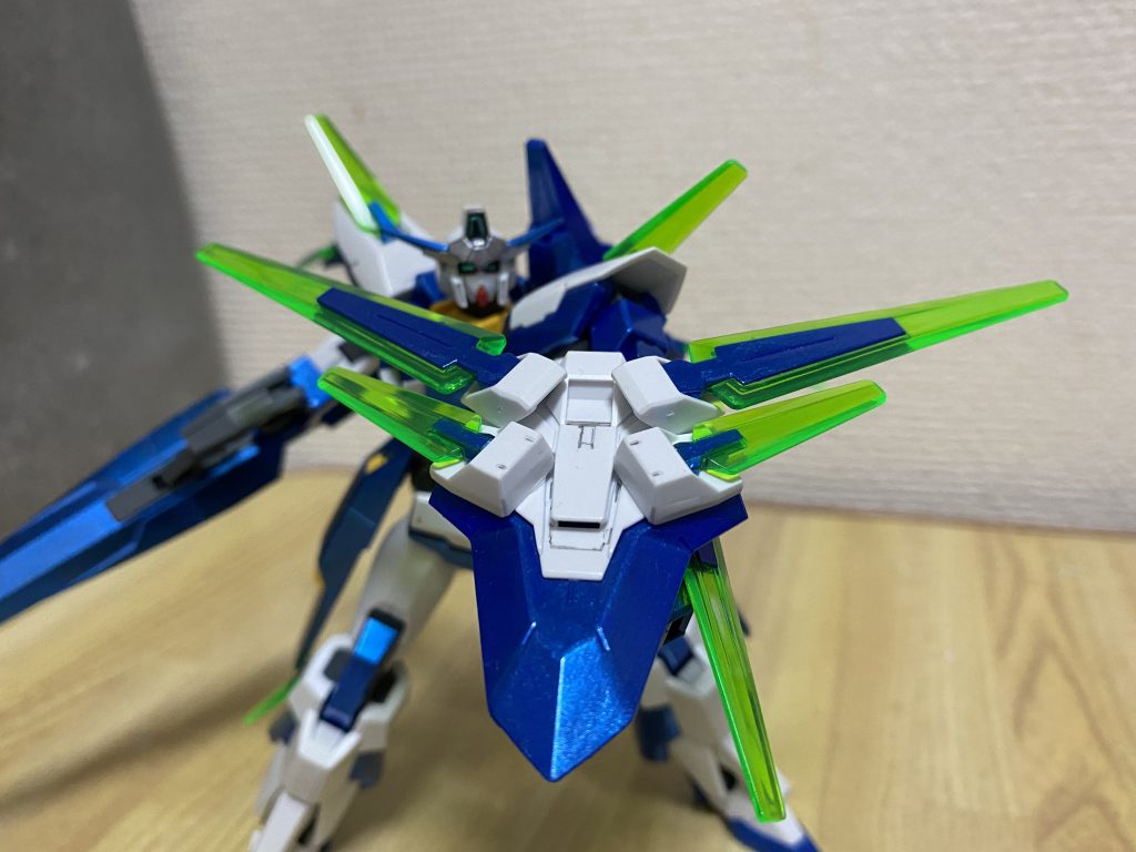 FXシールドファンネル取り付けのポートが減った分を補うために新造の装備です。リアアーマと各所ポートを再利用しているので製作は低コスト。
