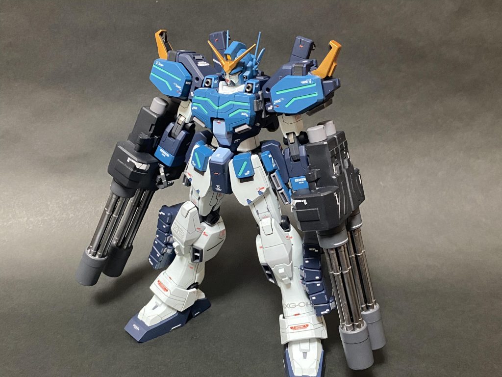 ヘビーアームズ改に留まらずあの世界の機体ってめっちゃ軽いんですよね。武装付けたらもう少し重くなりますが、それでも機体重量8.2tしかないんですよねこいつ。武装もシンプルですが強力な物ばかりですし、基本W系の機体って武装はシンプルで分かりやすいのが多いですよね。