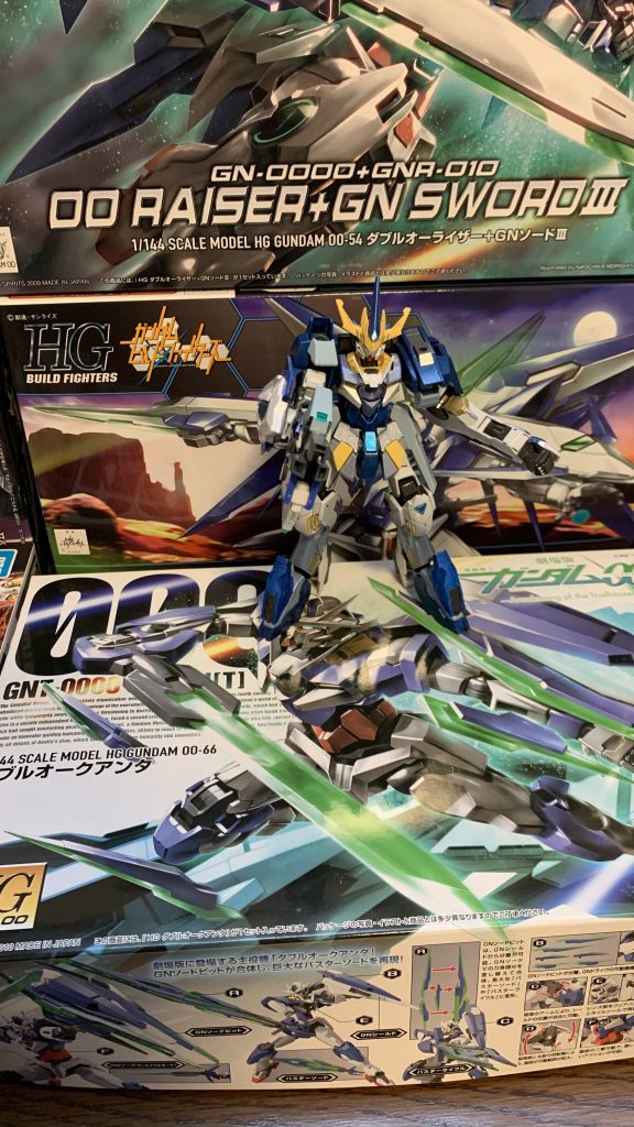 メイン武器のGNソードⅢです。色々な都合上、腕と一体化しました。(脳内設定では肩の太陽炉から腕を通して直接、粒子をチャージできるというものです。)