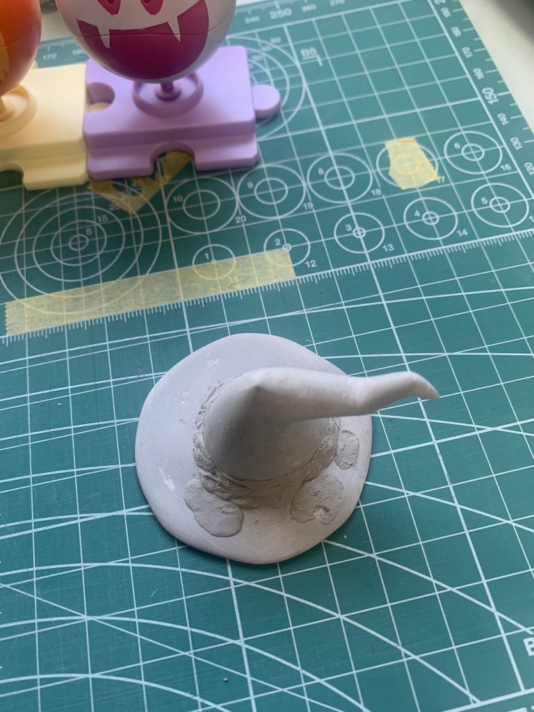 ツバ部分とトンガリを合体して、ちょっと手直し