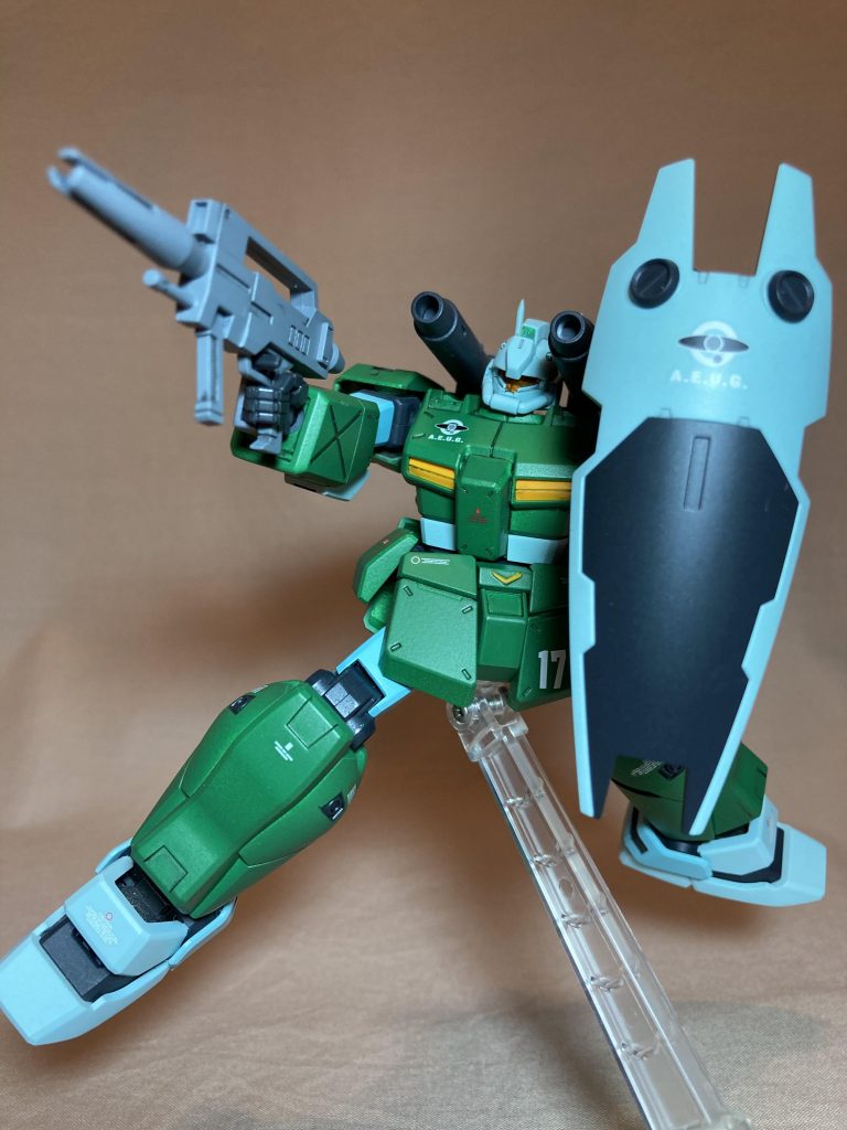 ジム・キャノンII なのに、無駄にヒロイックなポーズも出来るようになりました。