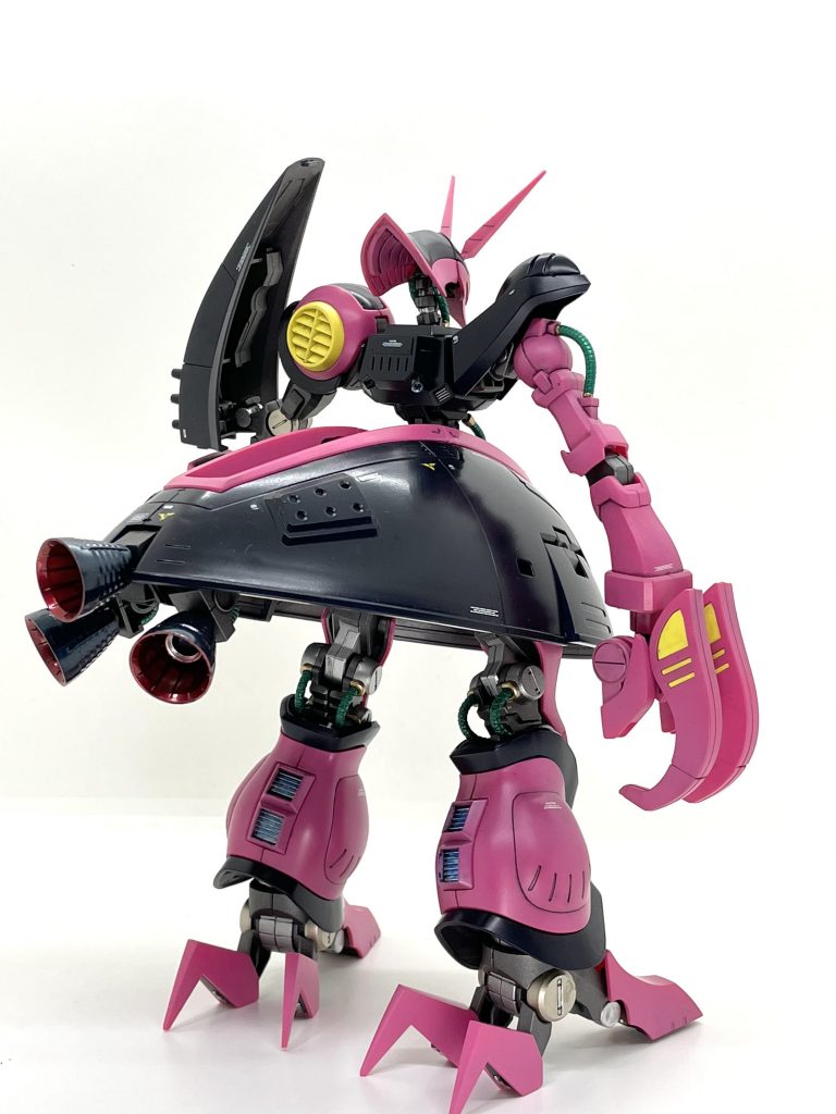 概ね、普通に作りました。加工・改造は1. 脚首のダブルボールジョイント化2. アンテナのシャープ化3. 右腕前腕の後はめ加工と合わせ目消し4. 両脚、紺色部の合わせ目消し5. モノアイ大型化ぐらいですね。