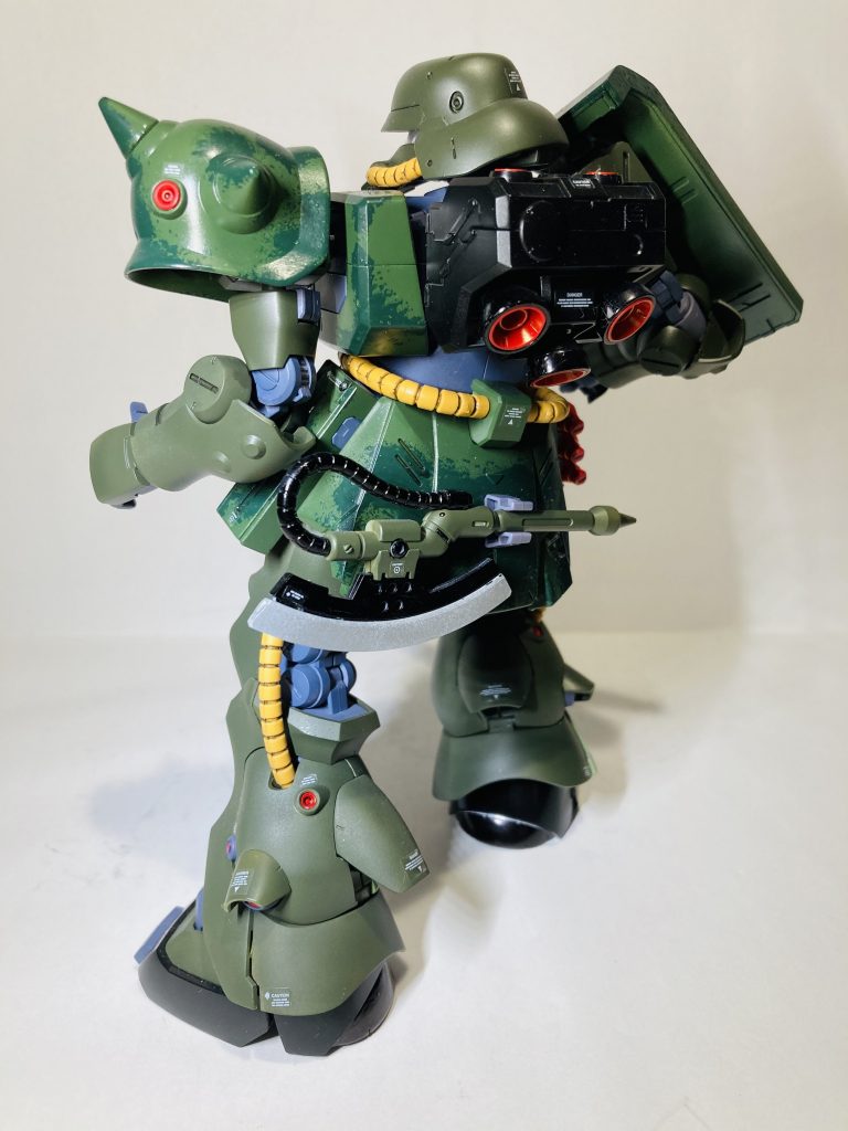 黒や赤色はガンダムマーカーエアブラシシステムを使用しています。