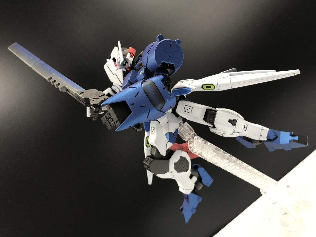 アクションポーズ。おじさんは苦手な分野です。