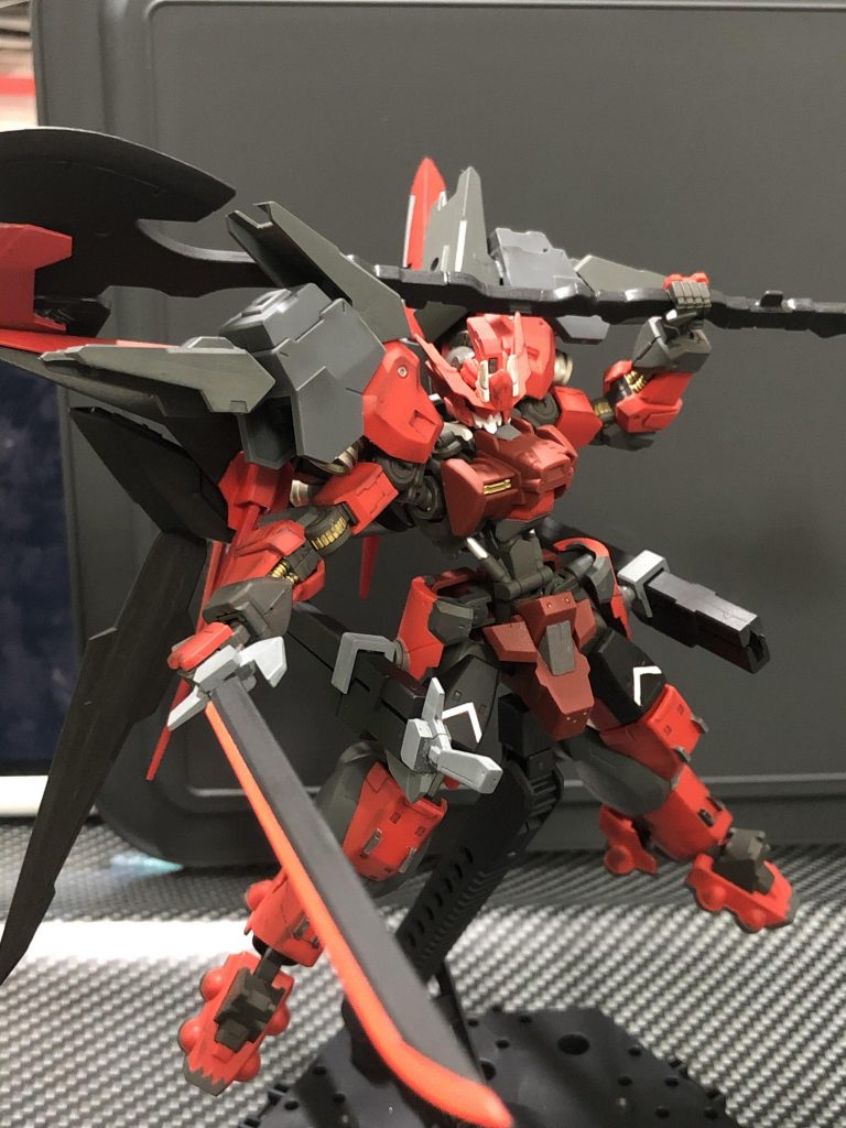 よくありがちな「近接戦闘重視」です。フレームアームズのパーツ使ってます。背中はダークマターブースターメタルパーツは初めて使いました。
