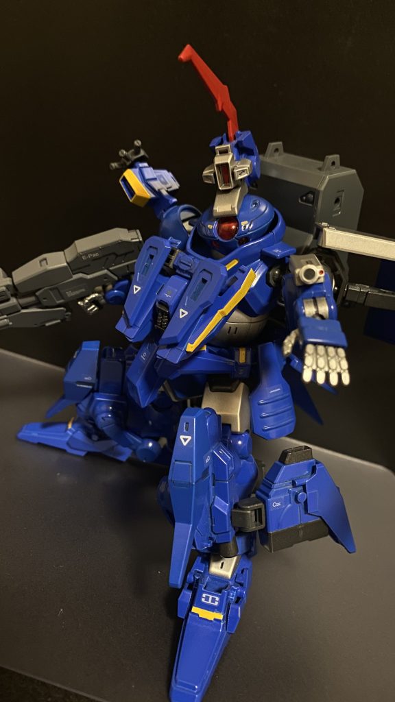 左腕部グレネード左腕に搭載されたグレネード。装填数は2発だが、その火力は高い。状況に応じ、様々な弾薬を使用可能。