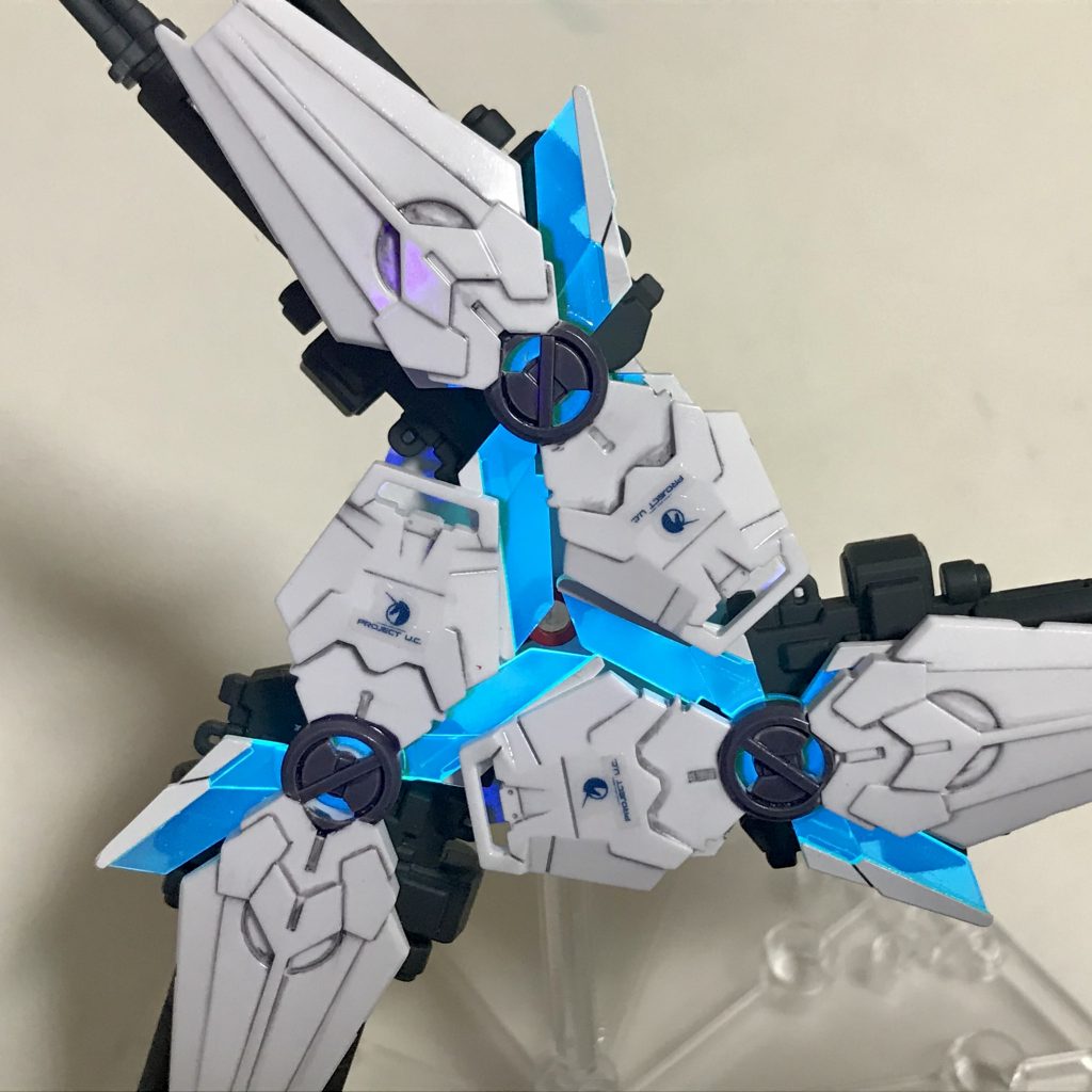 表から。様々な幾何学模様が折り重なって、よくできたデザインですね(^^) 考えた人はすごい！