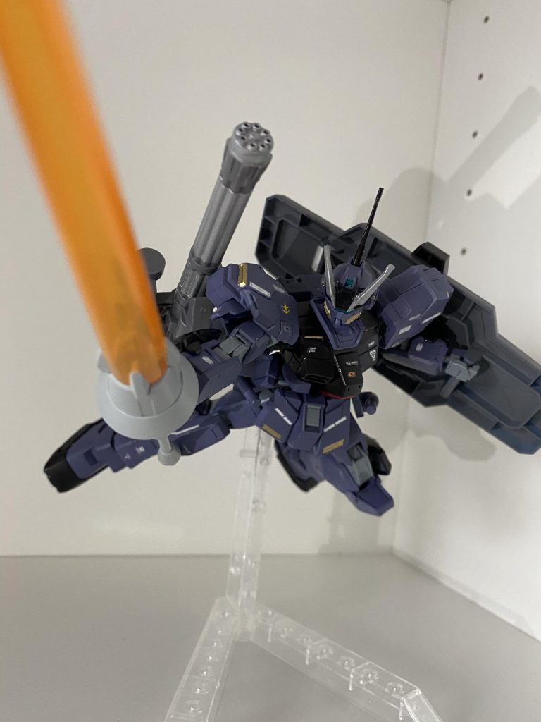 ビームランスを構えるデュラハン。公式では「ジーライン・アサルトアーマー」のヒートランスを装備するが、キット化されていないので代用。