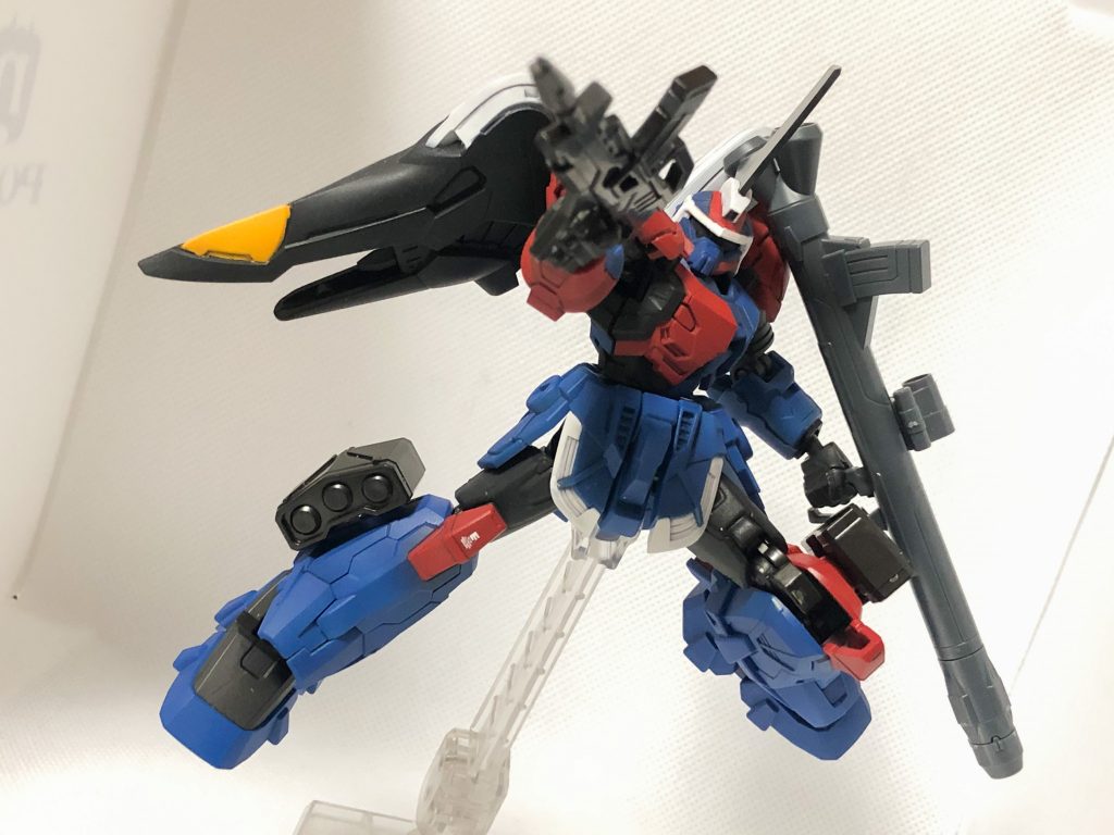 イライジャ専用ジンこちらは頭部をバスターソードに差し替えアレンジにカラーリングの妙が相まって…かっこいい(3回目)こうなるとシグーやゲイツあたりも欲しくなりますね…バンダイさん、何卒よろしくお願いいたします…！！