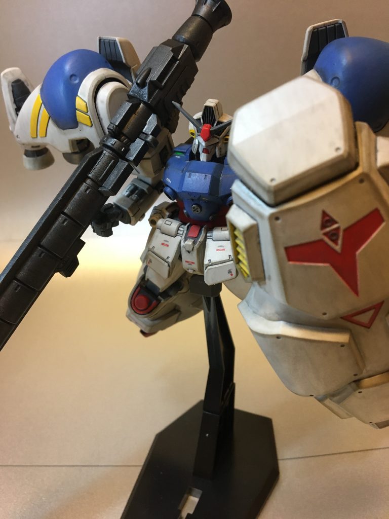 浮かせないと‥ポージングの自由度は厳しいキットでしたが、そのままの姿で圧倒的な存在感‥