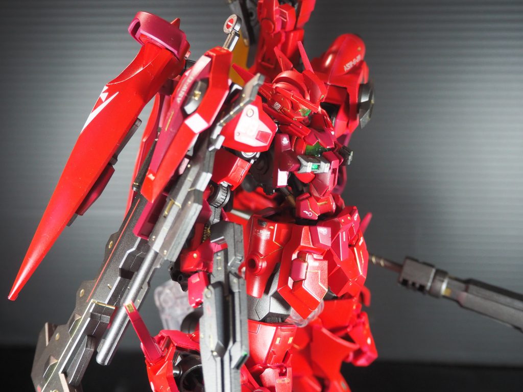 最後に、春さん、むんさん、sideさん、こんなにも楽しい企画をしていただいてありがとうございました✨普段ガンダム系を作らないし(ケンプファーばかりなのは禁則事項なので言っちゃダメですよ🤫)青色系ばかり塗装していたので初めて赤色を使った塗装は新鮮でした!!金色の墨入れも赤だとかなり映えるのも実感できていろいろと経験ができました!最後までご覧いただきありがとうございました✨