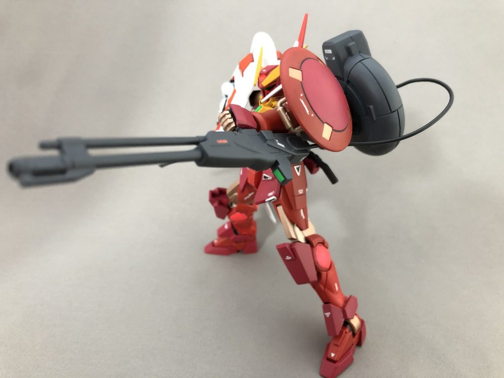 イージスのものを転用したライフルはジェネレーター設定の元前輪とコードで直結。高出力射撃を可能にしている設定です。