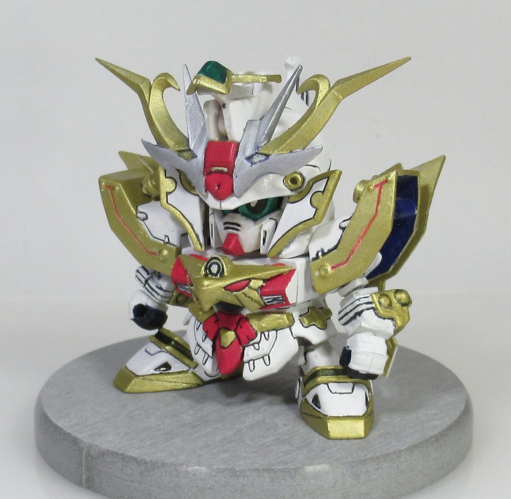 通常形態です。肩アーマーは前後ろ逆につけただけです。胸はブレード頑駄無のものを加工してつけています。