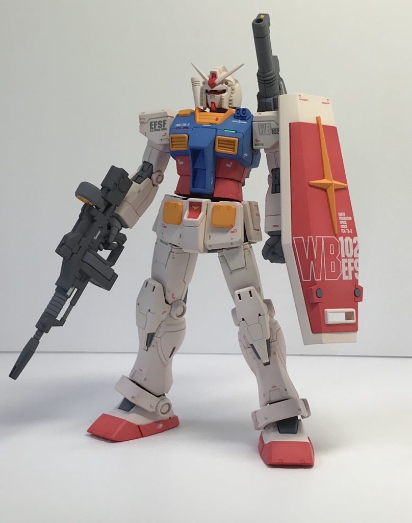 ロゴデカールはMG78ガンダムverKa用の水デカールを使用しています。各部コーションはHGユニコーン用などを貼り込んでいます。なお、ハンドパーツはロボマニに変更しています。