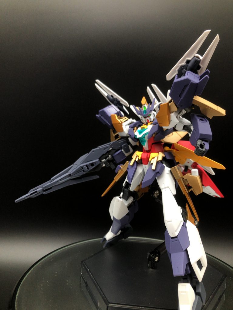 エンチャントユーラヴェンガンダム「エクストラコアチェンジエンチャントクロスウラヌス」【クロスコアチェンジシステム】エンチャントコアガンダムのまま更にプラネッツシステムの格アーマーをドッキングする事が可能基礎になるコアⅡガンダムそのものが強化されている為どのアーマー装着時も大幅に性能が向上している性能がかなり高くエルドラでの文字通り命がけの戦いの中で成長したヒロトだから扱えるピーキーな機体になっている