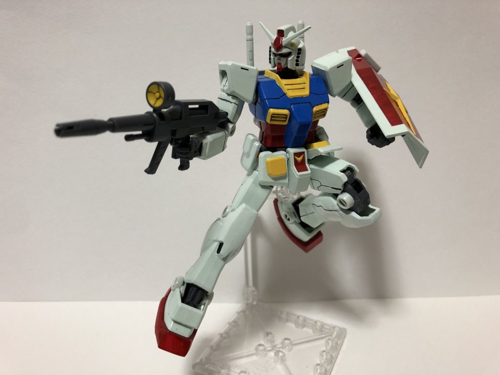 リバイブガンダムの関節を入れたので固定してしまった腕の付け根と足首以外はよく動きます。 