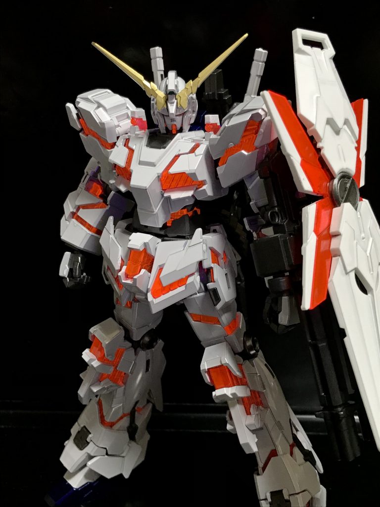 「おれは… おれは彼女を止めたい。止めなきゃならないんだ。ガンダム! おれに力を貸せ!」コレもやりたかったんです。先日作ったチタニウムフィニッシュ(赤)にビームガトリングガン。