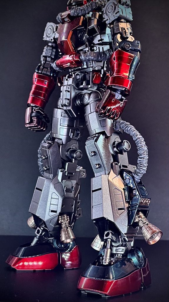 内部フレーム状態では足が長くてちょっとイマイチ。スカートとか稼働領域の関係上仕方ないんだろうけど。まだ先だと思うけどプロポーション変更とか手を出すことになるのかな。