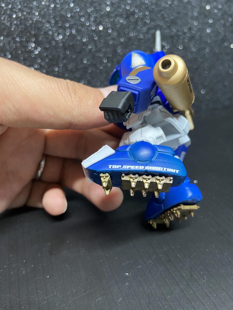 自打球ガードはスクラッチ。スパイクは戦車のキャタピラと思われるジャンク!