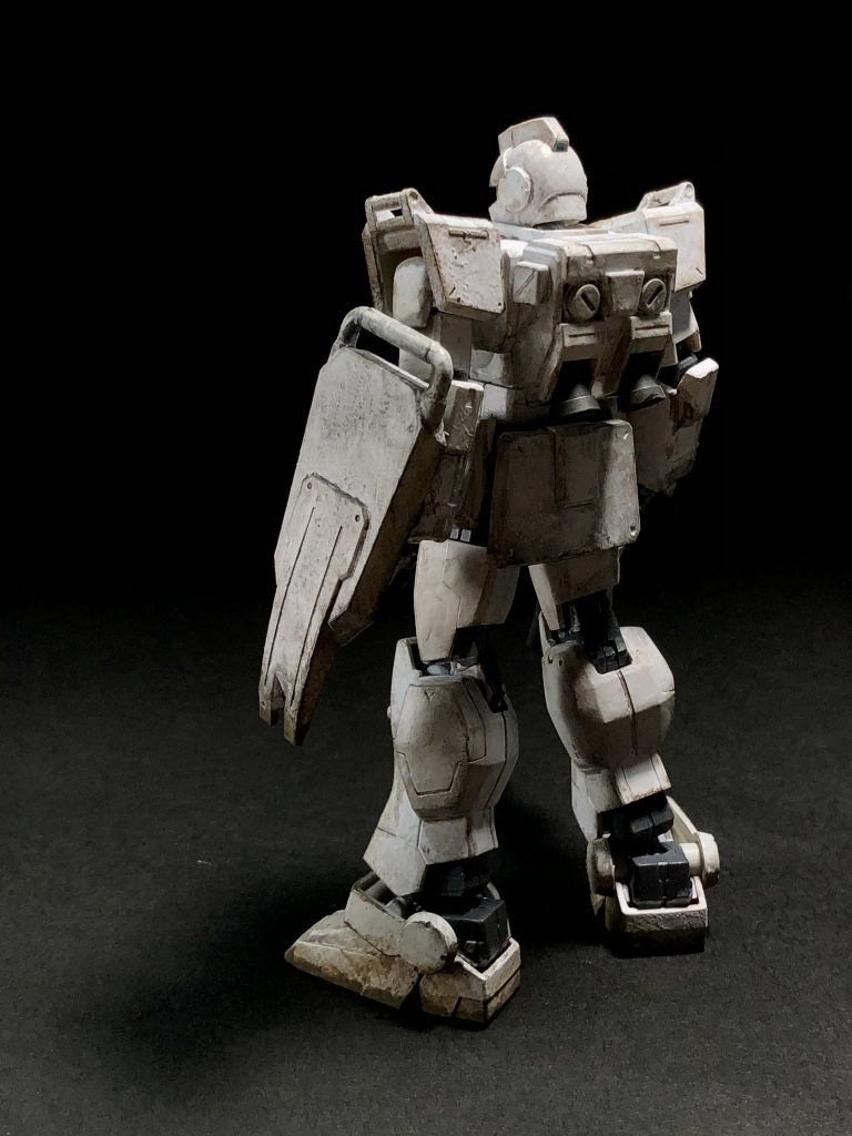 HG陸戦型ジムです。成形色の上から筆塗りで塗装しました。〈塗装レシピ〉・本体白…つや消しホワイト(ラッカー)(クレオス)・汚し…ウェザリングカラーのマルチホワイト、グランドブラウン、マルチグレー、ラストオレンジ(クレオス)ウェザリングペースのマッドブラウン(クレオス)ウェザリングスティックのサンド(タミヤ)