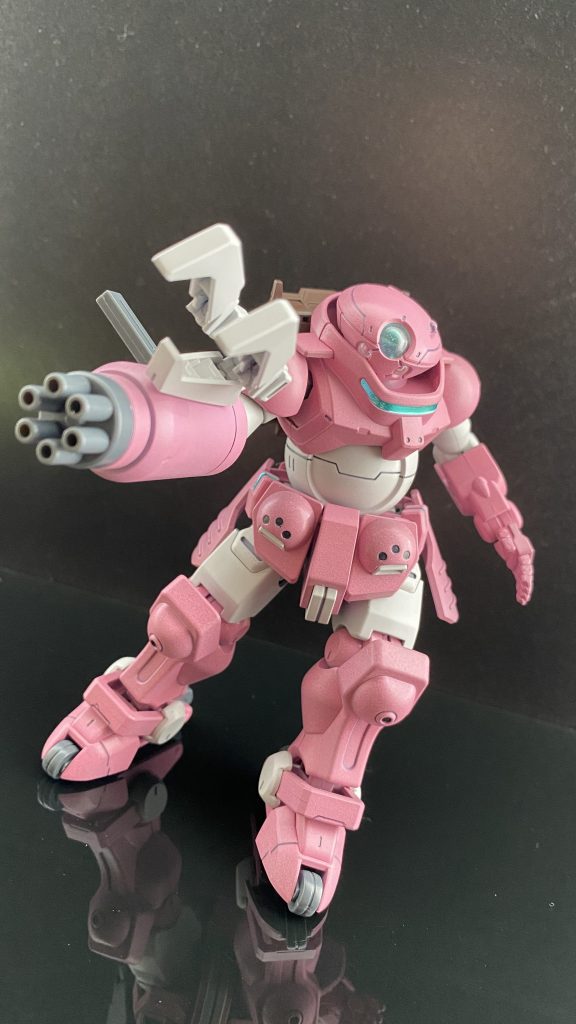 クローがでかい、HGメッサーラの物。筒状の部分は、ガナーウィザードのEタンク？