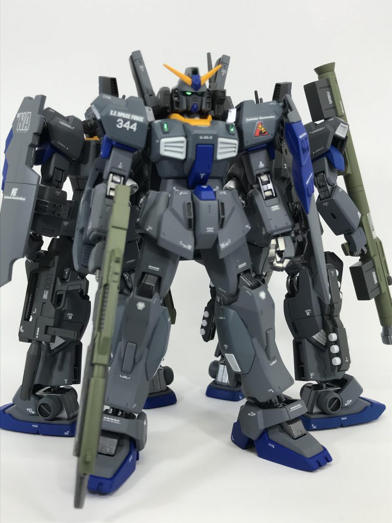 隊長機のマークⅡ（機体No344）です。メインアームをνガンダムのビームライフルを装備させてみました。 