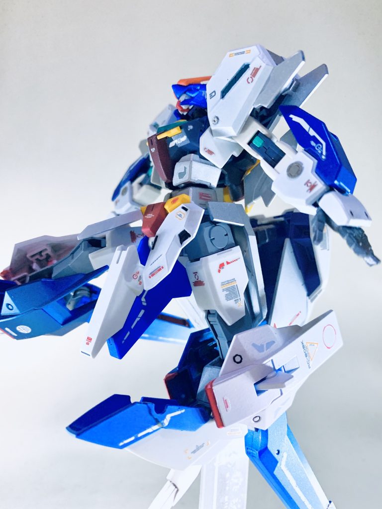 脚はコアガンの脚とウーンドウォートの脚を繋ぎ、膝関節の可動を増やしました。