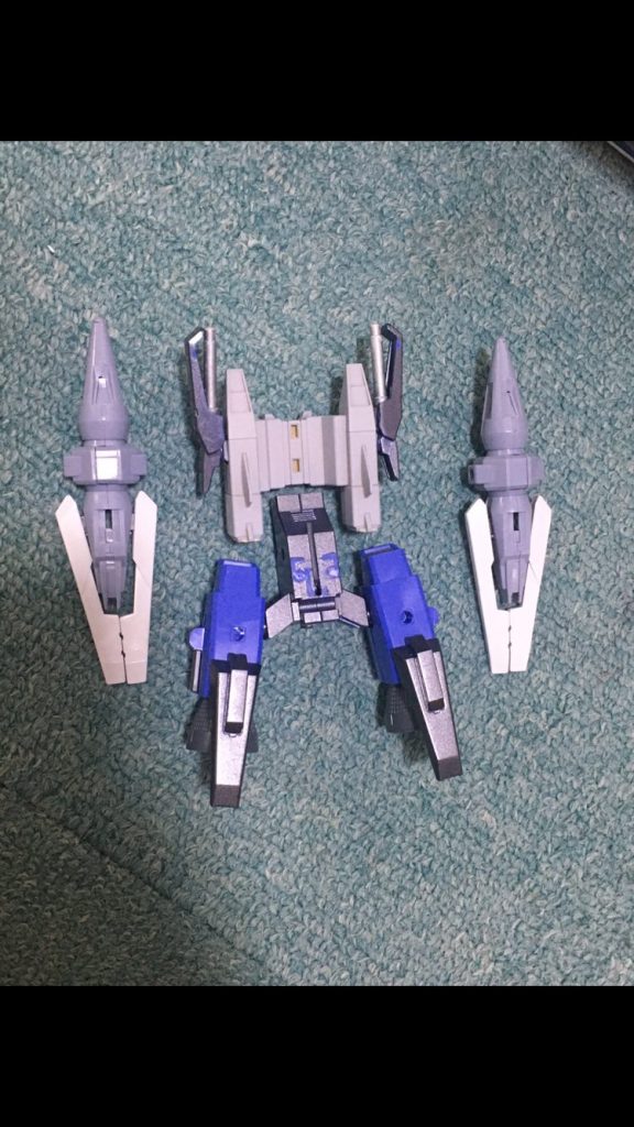 あまりに重すぎたバックパックはカテドラルのものを使うことで軽量化しました、それ以外は元の配置のままです