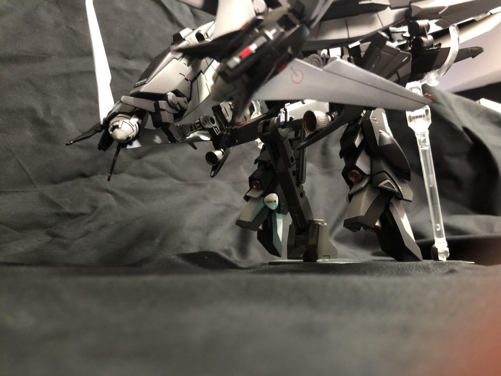 足元から。バーザムの足裏やウイングバインダーっぽくバーニアを増設。