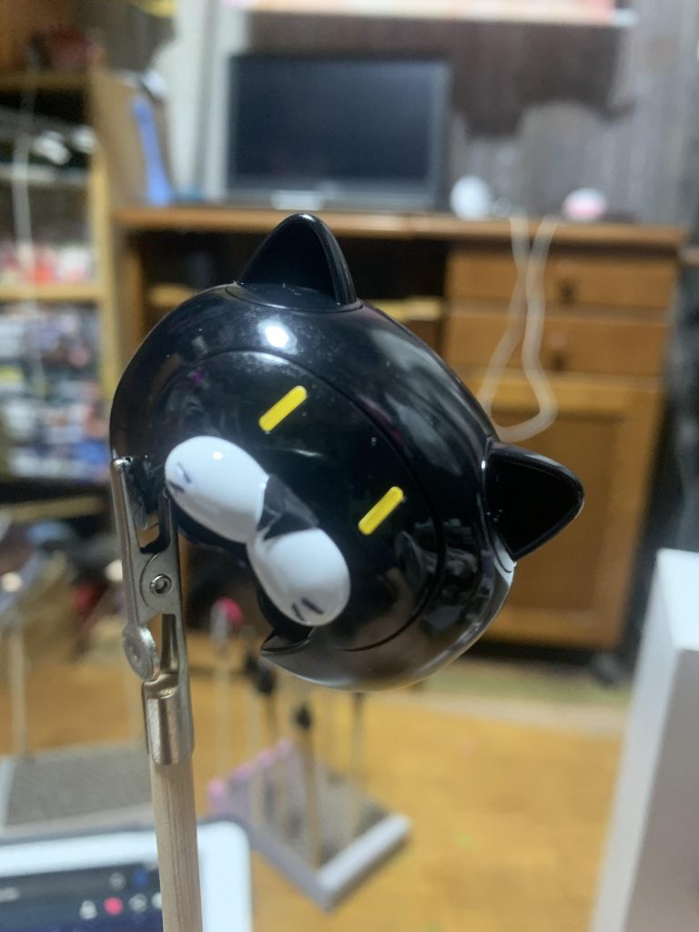 髭の所をスミ入れペンで