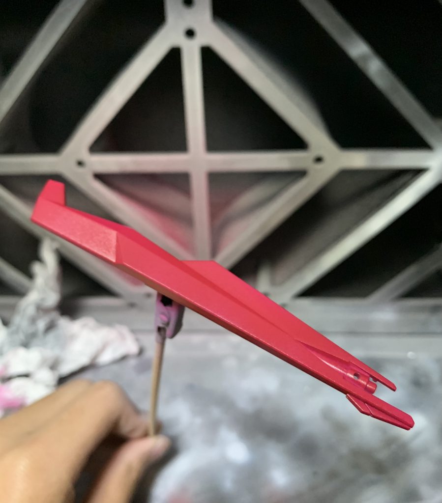 マルーンは隠蔽力が低かったので塗装するのに苦労しました…