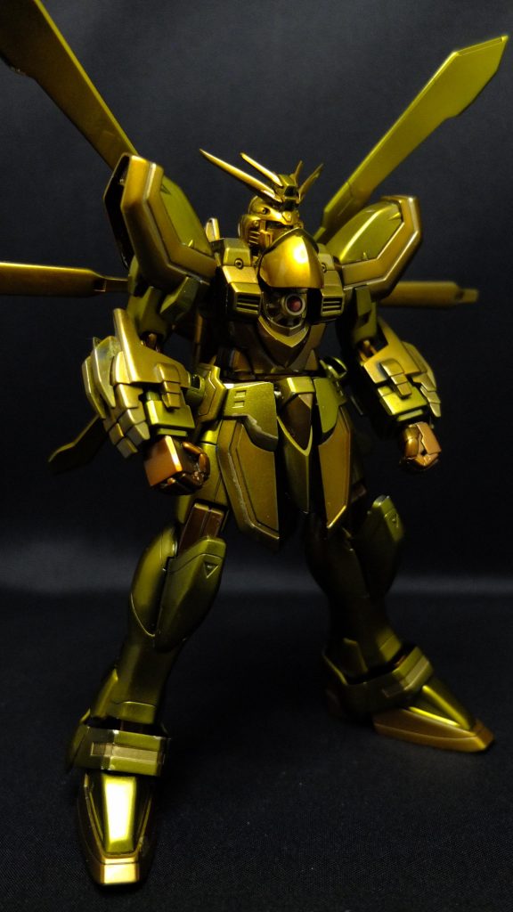 金色に見えますが実質はクリアーイエローとクリアーオレンジの集合体ですのでゴールドカラーは差し色に使ったエナメルのメイプルリーフゴールドくらいです