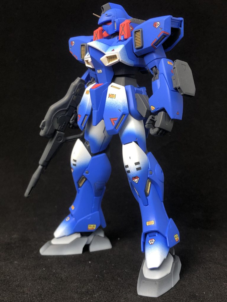 メインカメラの赤はパールレッド。青は(確か)バーチャロンカラーのアイスコバルトブルーを使用。関節部などはメカサフまんま。