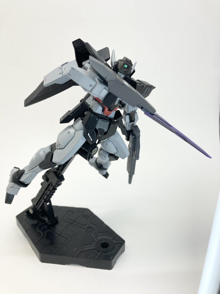 当然シールドで防ぎつつ、先端のシグルブレイドで敵を斬り伏せる事も可能。