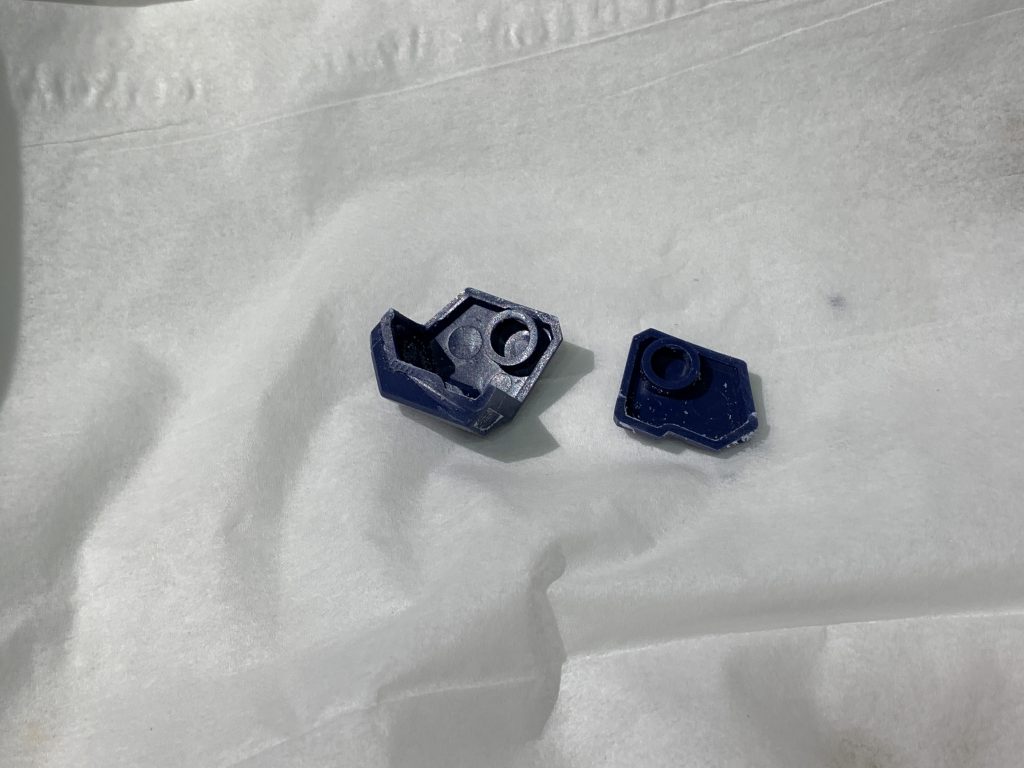 初のパーツ切断&後ハメ加工